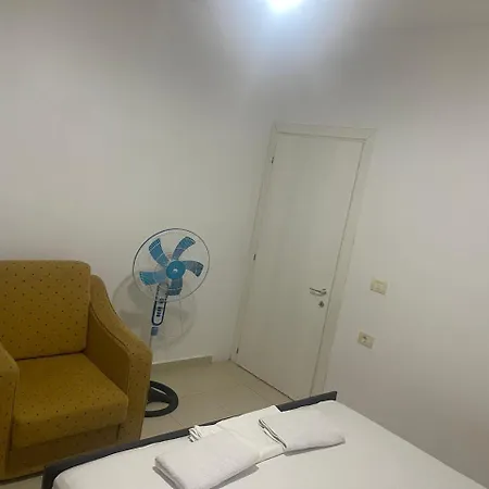 Gem Of ,footsteps To The Beach Apartamento Himarë